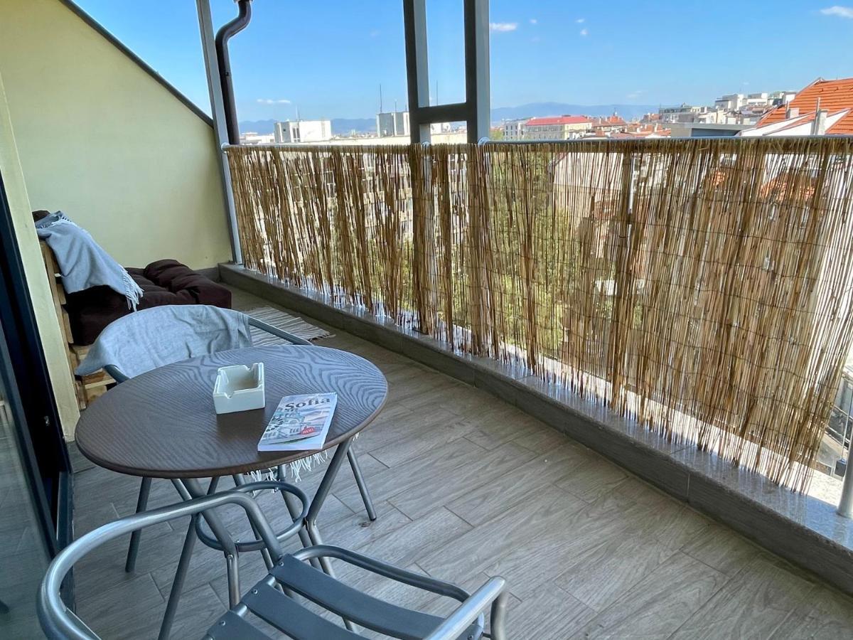 Panoramic Terrace View In Center
