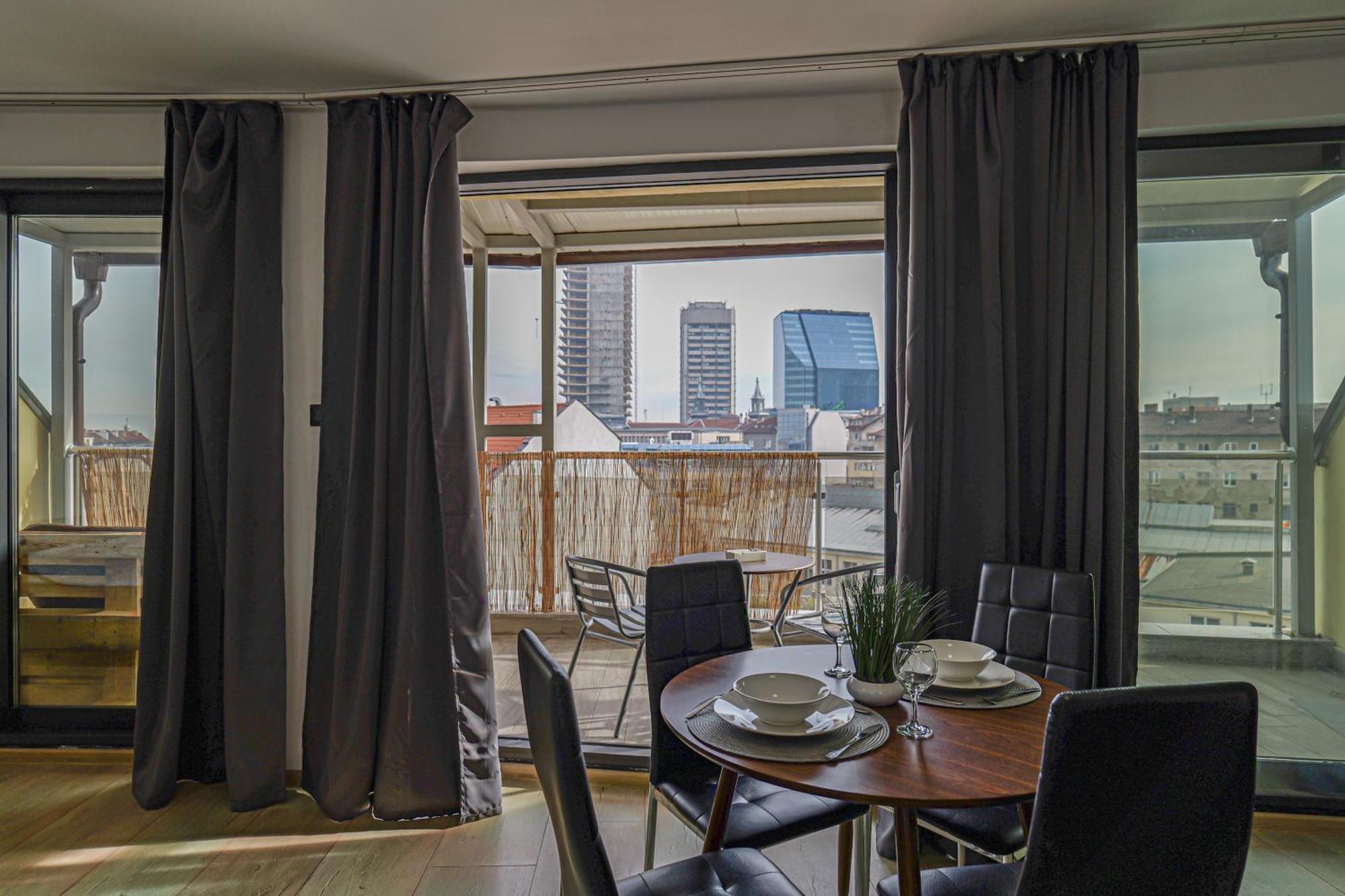 Panoramic Terrace View In Center *