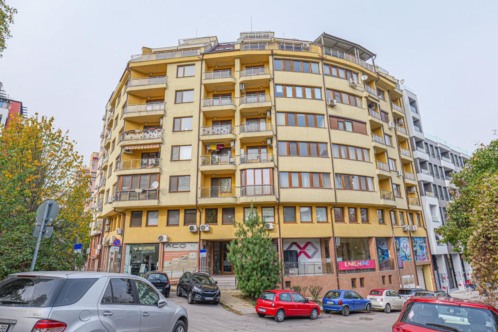 Panoramic Terrace View In Center *